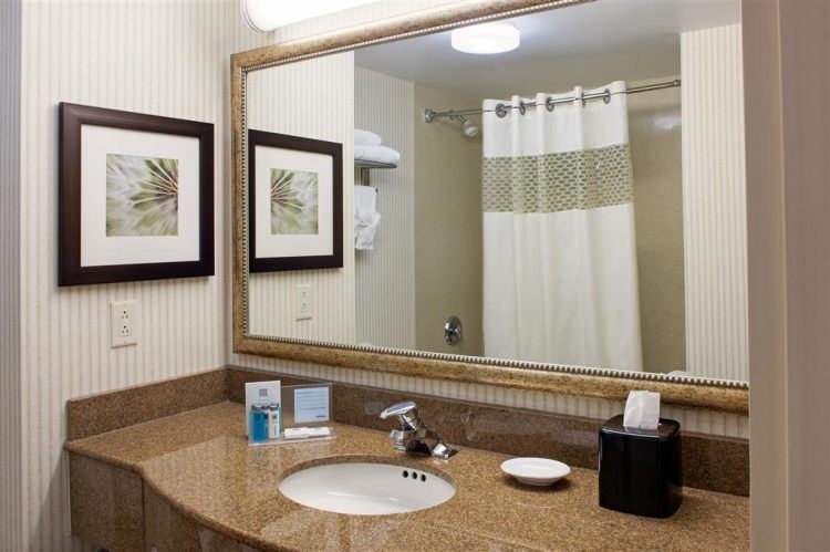 Hampton Inn & Suites by Hilton Toronto Airport , ON LYV1A3 near Toronto Pearson Airport View Point 18