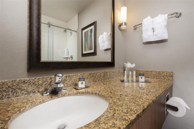 DoubleTree Hilton Hotel West Palm Beach Garden Airport , FL 33409 near Palm Beach International Airport View Point 18