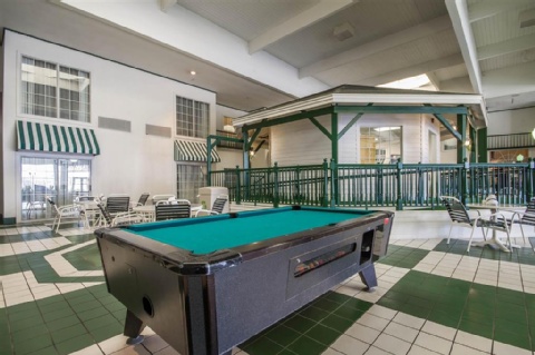 COMFORT SUITES APPLETON AIRPORT , WI 54914 near Appleton International Airport View Point 5