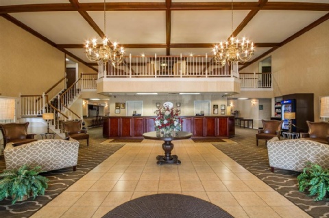 COMFORT SUITES APPLETON AIRPORT , WI 54914 near Appleton International Airport View Point 13