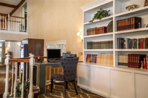 COMFORT SUITES APPLETON AIRPORT , WI 54914 near Appleton International Airport View Point 17