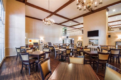 COMFORT SUITES APPLETON AIRPORT , WI 54914 near Appleton International Airport View Point 22