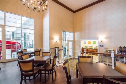 COMFORT SUITES APPLETON AIRPORT , WI 54914 near Appleton International Airport View Point 21