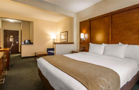 COMFORT SUITES APPLETON AIRPORT , WI 54914 near Appleton International Airport View Point 30