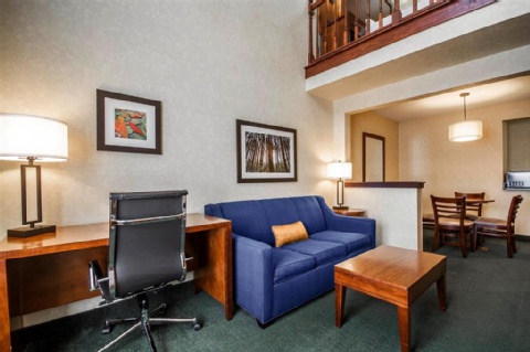 COMFORT SUITES APPLETON AIRPORT , WI 54914 near Appleton International Airport View Point 35