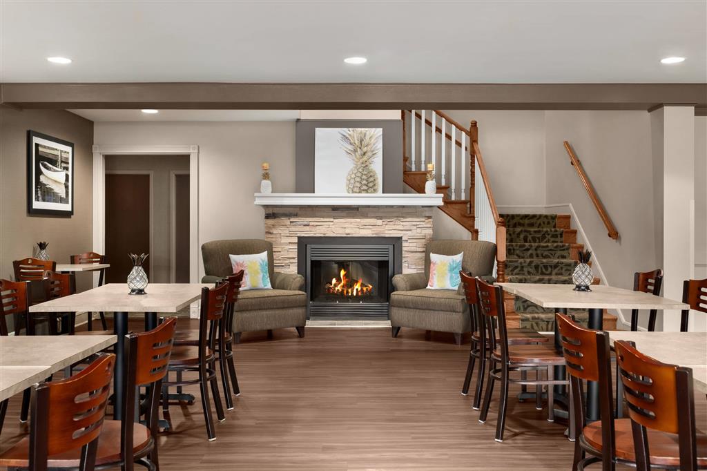 Travelodge Suites by Wyndham Moncton , NB E1G 2J5 near Greater Moncton Intl View Point 5