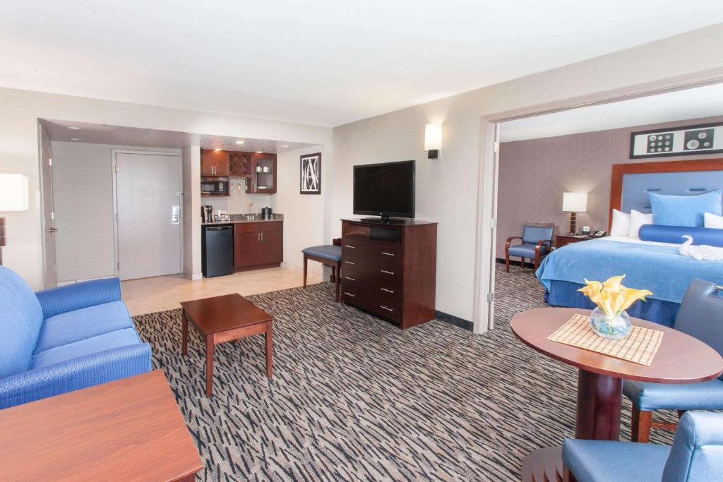 Wyndham Garden Elk Grove Village/O'Hare , IL 60007 near Ohare International Airport View Point 11