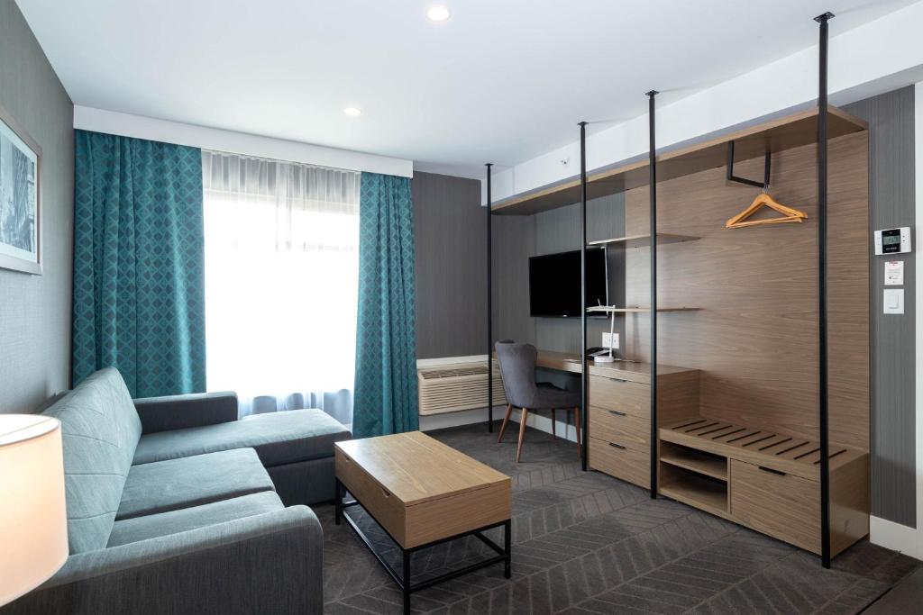 Sandman Signature Calgary Airport Hotel , AB T3J 4V7 near Calgary International Airport View Point 6