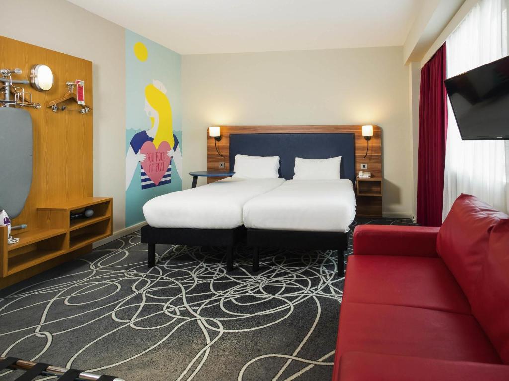IBIS STYLES BHX NEC AIRPORT ,  B40 1PJ near  Birmingham Airport View Point 15
