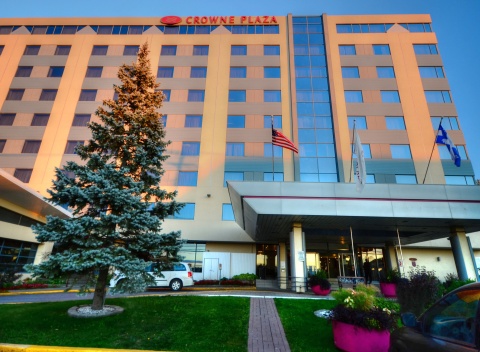 Armon Plaza Montreal Arpt By Ihg