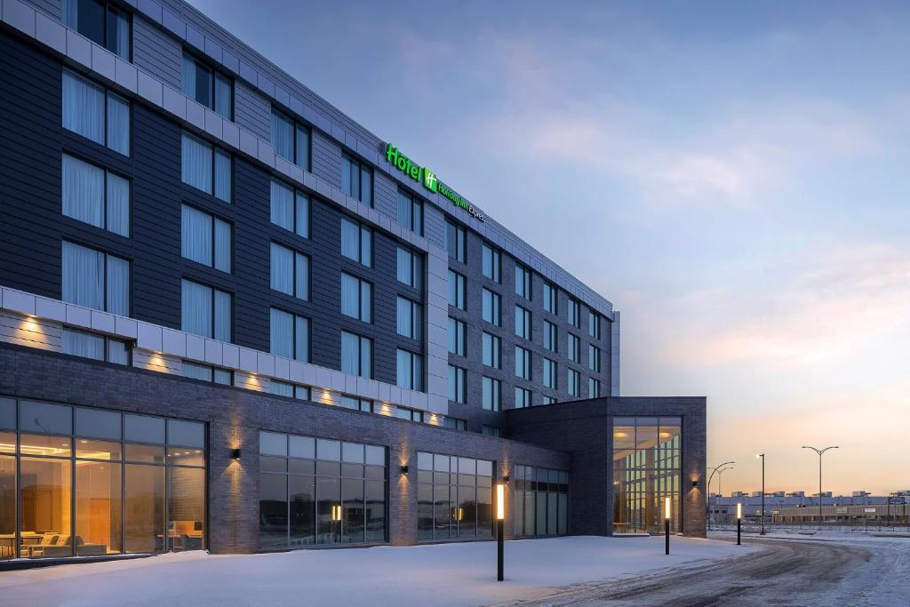 Holiday Inn Express Montreal Airport - St-Laurent by IHG , QC H4S 1C8 near Montreal-Pierre Elliott Trudeau Int. Airport View Point 20