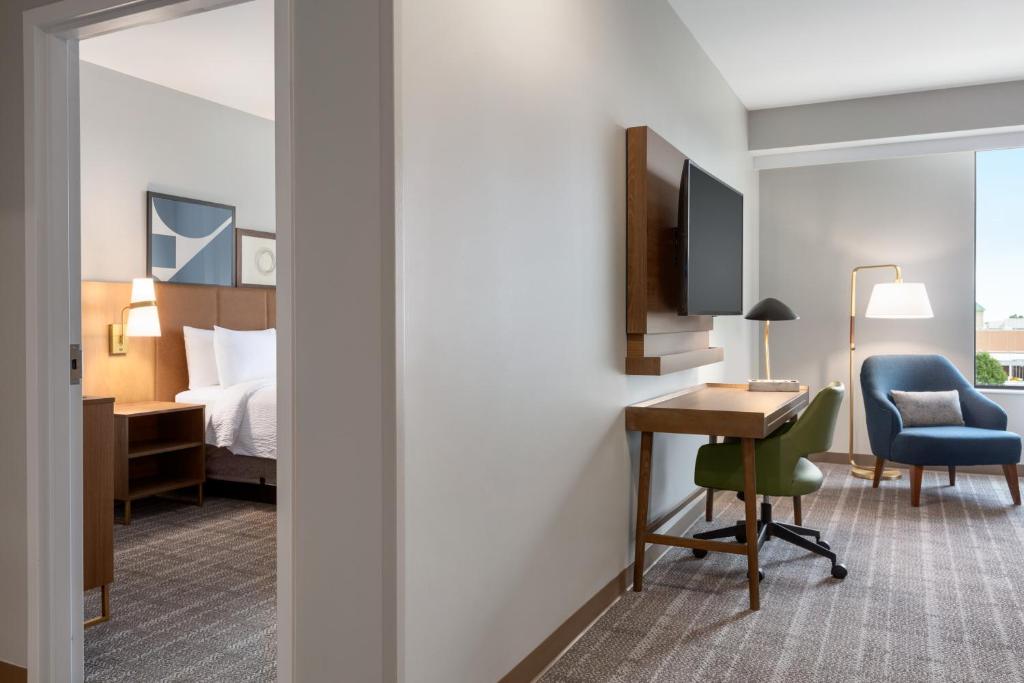 Staybridge Suites Montreal Airport - St-Laurent by IHG , QC H4S 1C8 near Montreal-Pierre Elliott Trudeau Int. Airport View Point 15