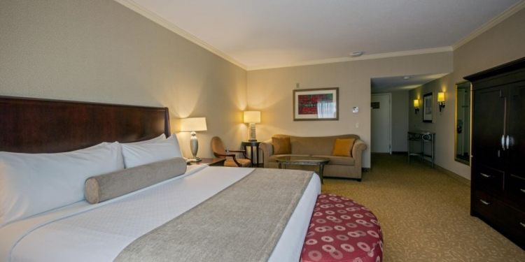 Crowne Plaza Providence-Warwick (Airport) , RI 02886 near Theodore Francis Green State Airport View Point 4