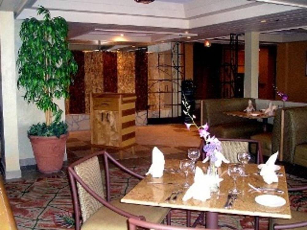 Atrium Hotel Orange County Air 5