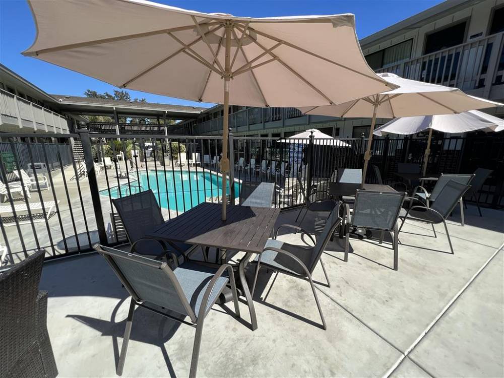 Best Western Shadow Inn 10