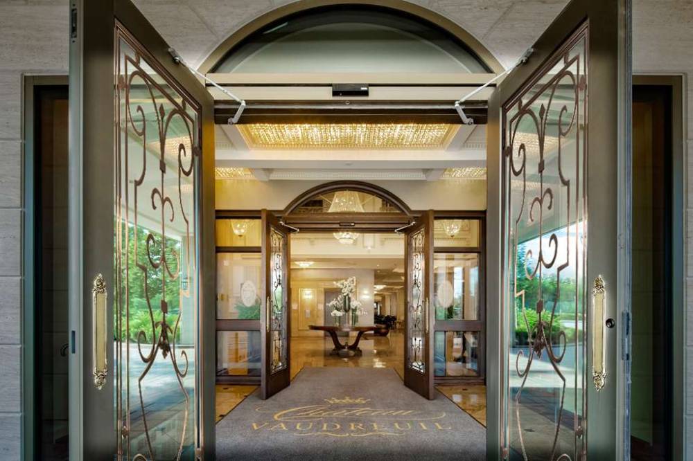 Chateau Vaudreuil Hotel And Suites
