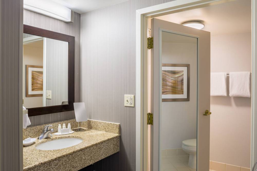 Courtyard By Marriott Providence Downtown 2
