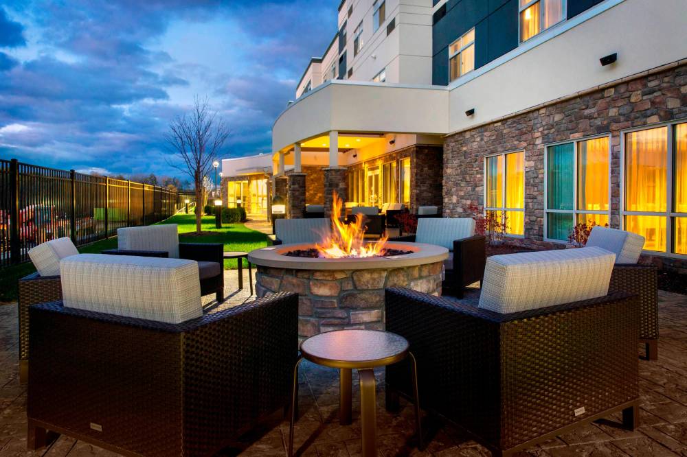Courtyard By Marriott Schenectady At Mohawk Harbor 7