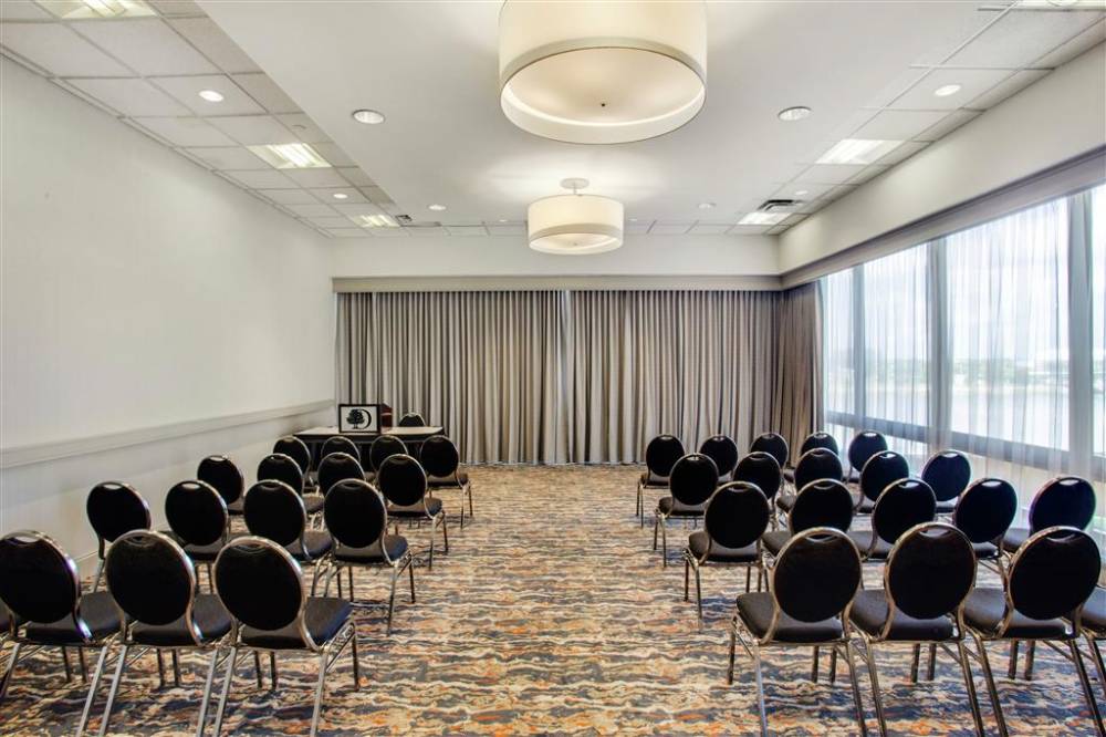 Doubletree By Hilton Little Rock 2