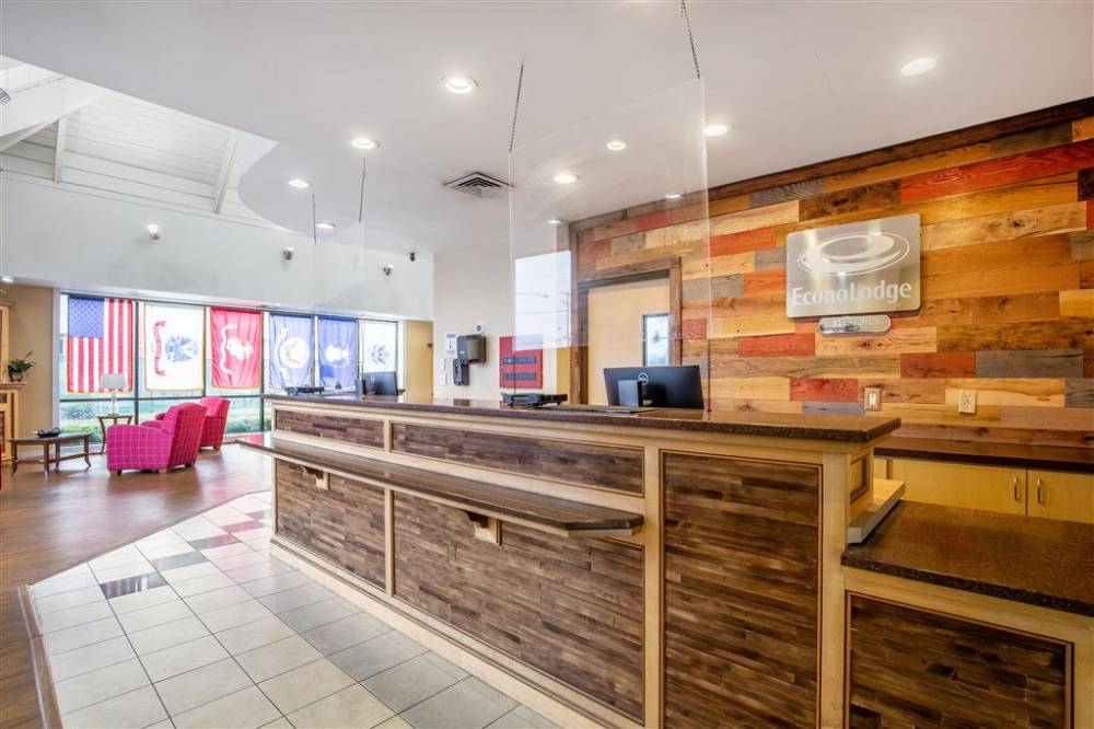Econo Lodge Naval Station Norfolk 3