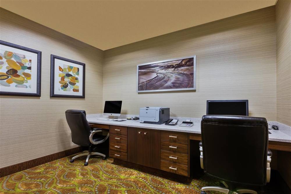 Hampton Inn & Suites Bend 3