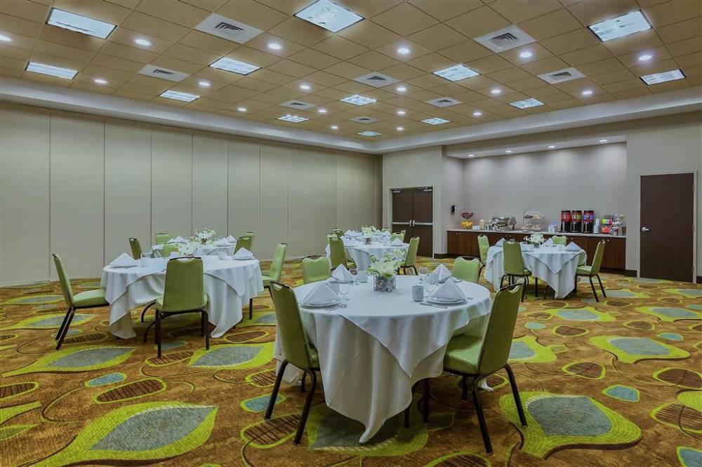 Hampton Inn & Suites Bend 2