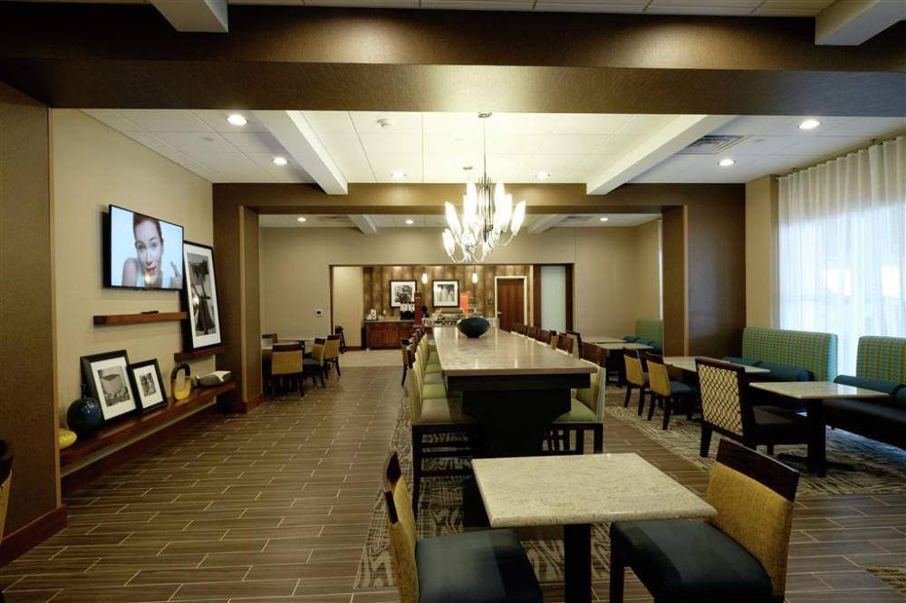 Hampton Inn Green Bay Downtown 6