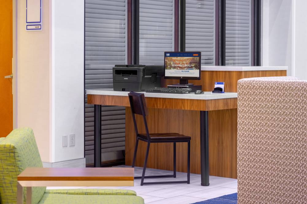 Holiday Inn Exp Coventry 4
