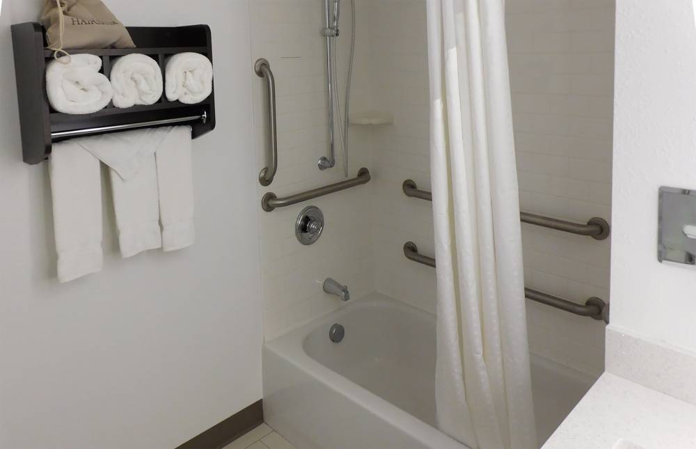 Holiday Inn Exp Coventry 3