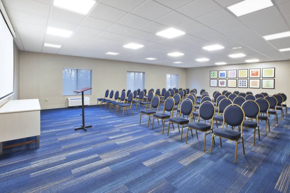 Holiday Inn Exp Stes Niles 9