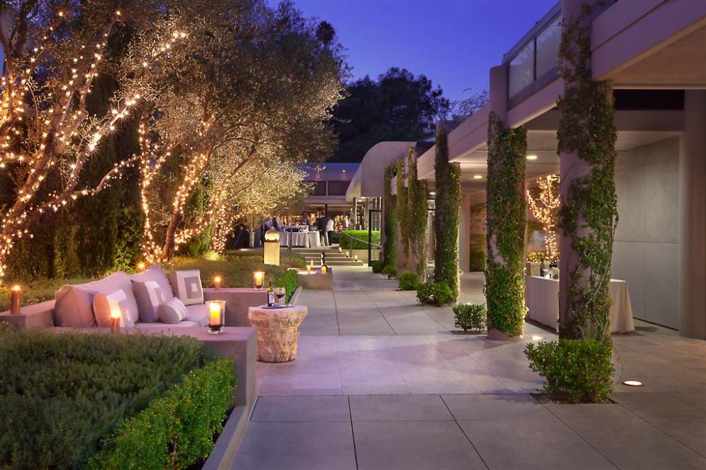 Luxe Sunset Boulevard Hotel