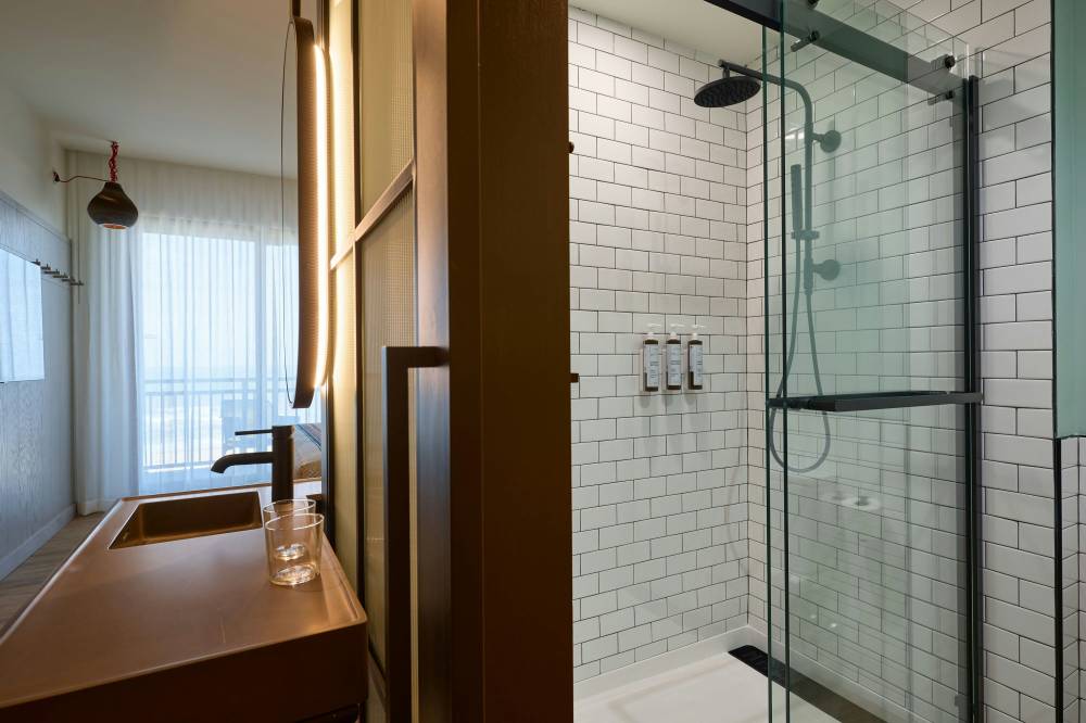 Moxy Virginia Beach Oceanfront 8