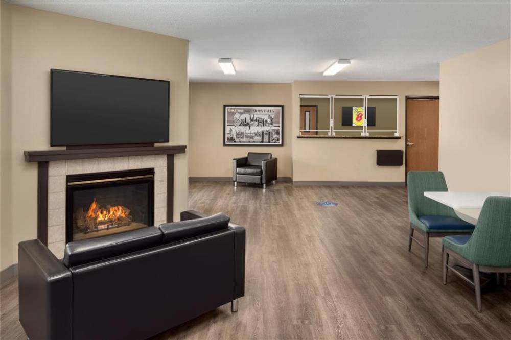Super 8 By Wyndham Sioux Falls 3
