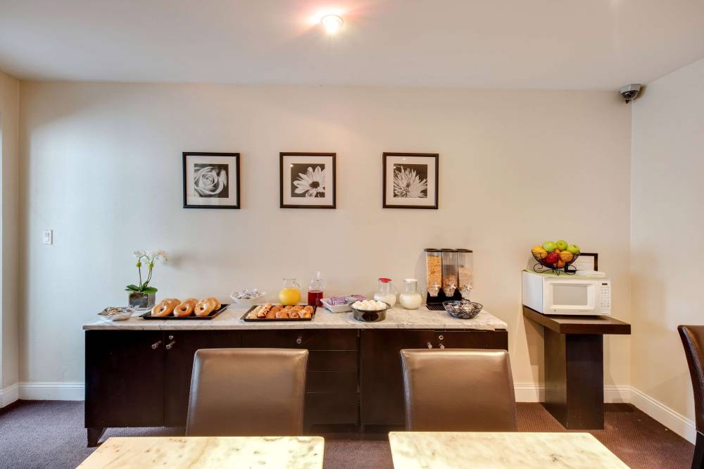 The Andrew Hotel 9