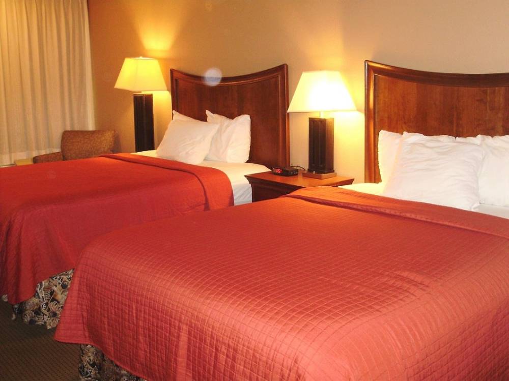 Trade Winds Central Inn 5